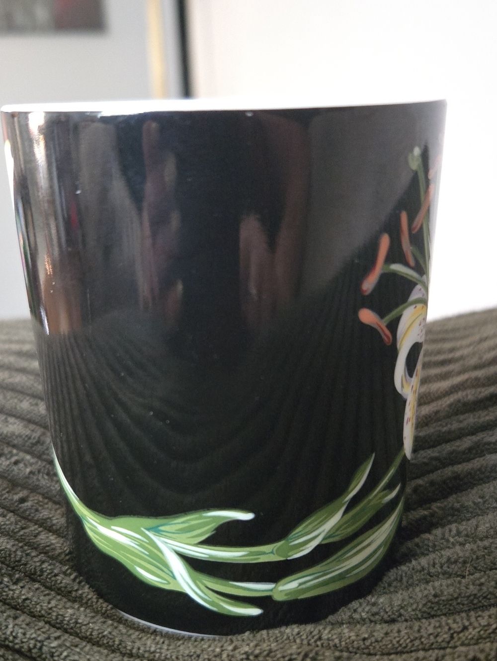 Mrs. Delaney's Flowers Mug by Tiffany & Co. Iris design. - Picture 6 of 12